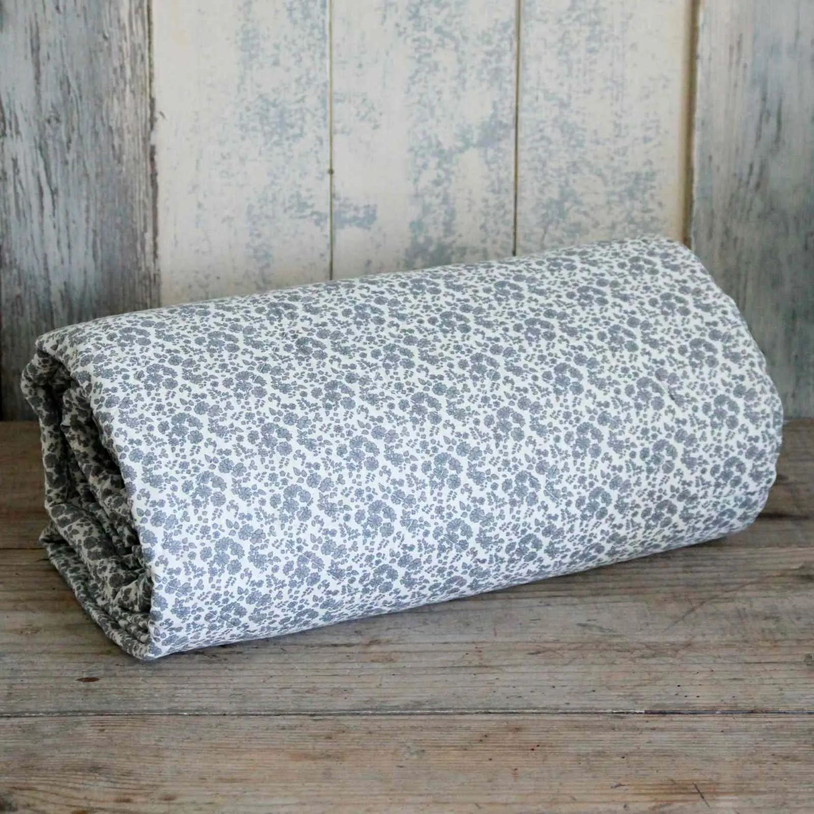 Quilted Bedspread - Grey Floral