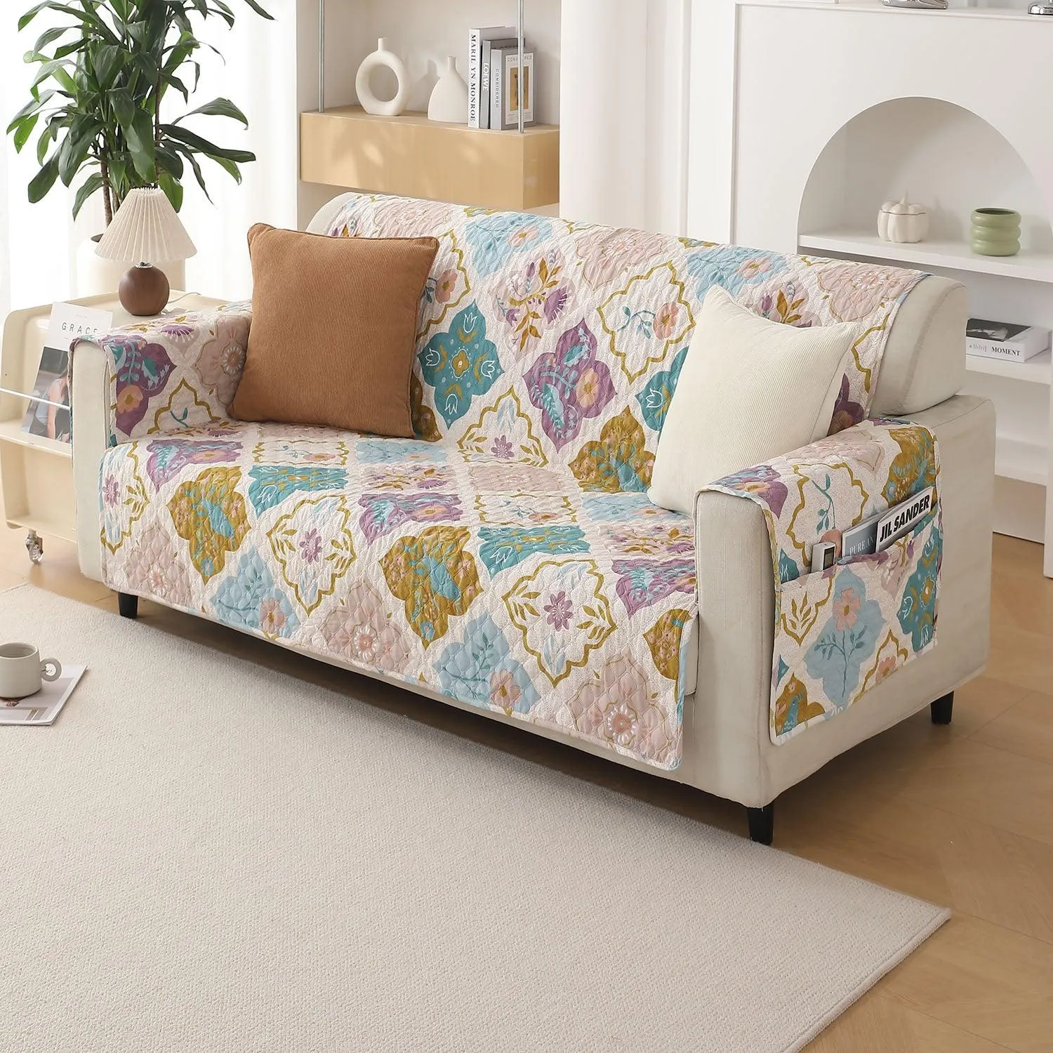 Quilted Printed Polyester Sofa Cover Mat for 1/2/3 Seater Sofa with Side Pockets, Pet Friendly, Quatrefoil Multicolor